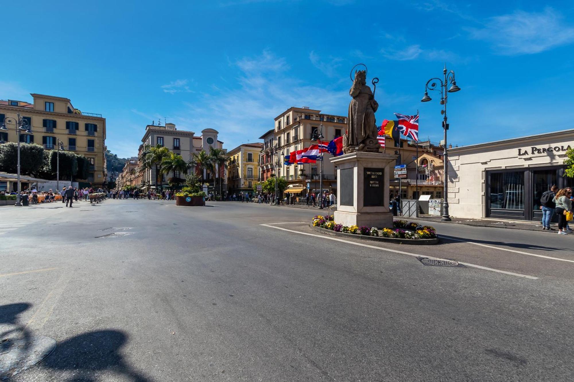 Lovelia: Sorrento Square Lovely Suite Exteriör bild